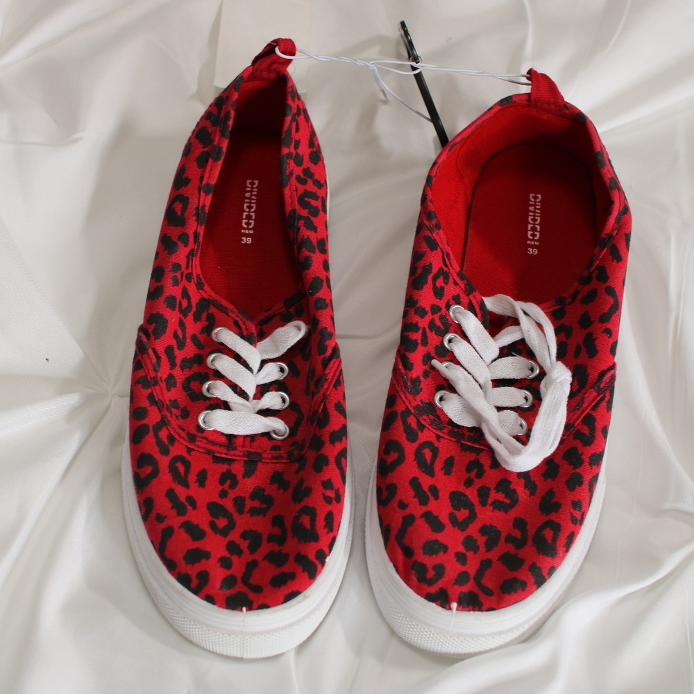 Red shoes size 8